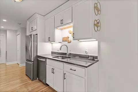 Kitchen - 4 Summit Dr #414, Reading, MA 01867 photo 2 of 5