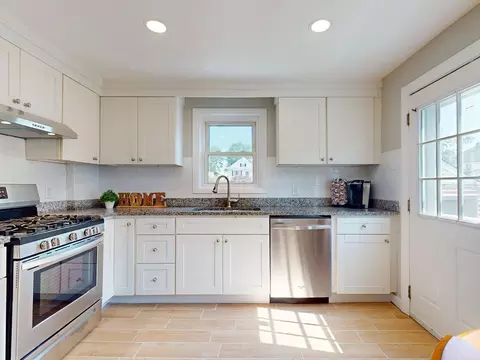 606 Pokross St, Fall River, MA 02724 photo 4