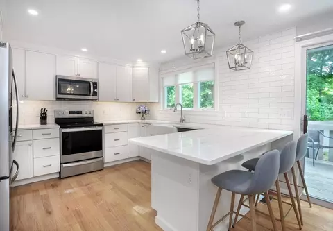 560 Bedford St #A2, Abington, MA 02351