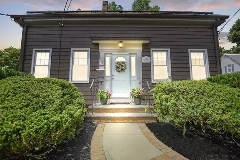 72 Elm St, Stoneham, MA 02180