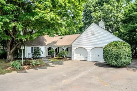 130 Arlington Rd, Longmeadow, MA 01106