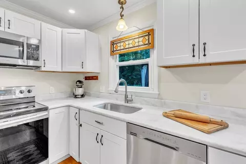 Kitchen - 4 Colonial Rd, Sutton, MA 01590 photo 3 of 6
