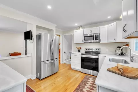Kitchen - 4 Colonial Rd, Sutton, MA 01590 photo 2 of 6