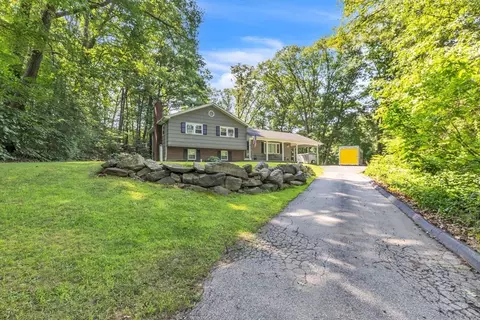 Exterior - 4 Colonial Rd, Sutton, MA 01590 photo 2 of 6