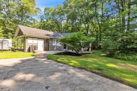 Exterior - 4 Colonial Rd, Sutton, MA 01590 photo 4 of 6