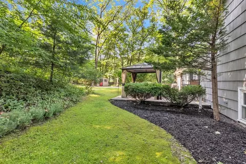 Exterior - 4 Colonial Rd, Sutton, MA 01590 photo 6 of 6
