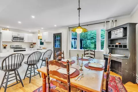 Dining - 4 Colonial Rd, Sutton, MA 01590 photo 2 of 4