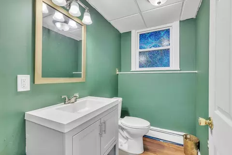 Bath - 4 Colonial Rd, Sutton, MA 01590 photo 4 of 4