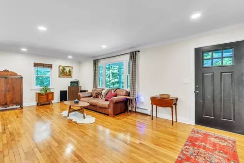 Entry Way - 4 Colonial Rd, Sutton, MA 01590 photo 2 of 2
