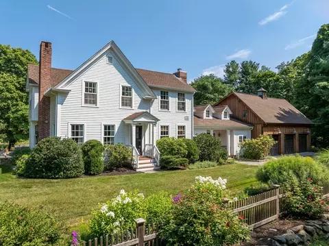 23 Everett St, Sherborn, MA 01770