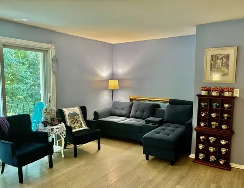 80 Damon Rd #3-204, Northampton, MA 01060