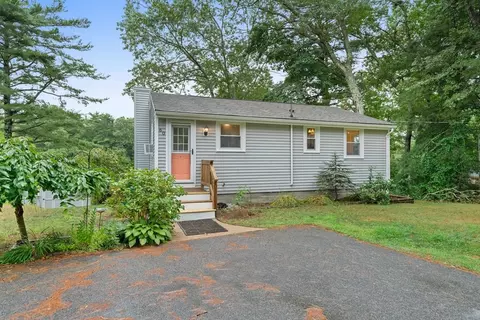 60 Bunnys Rd, Carver, MA 02330