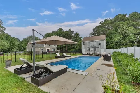 Exterior - 20 Ralyn Rd, Barnstable, MA 02635 photo 6 of 8