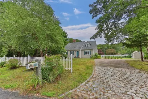 Exterior - 20 Ralyn Rd, Barnstable, MA 02635 photo 2 of 8