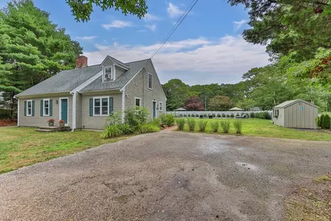 Exterior - 20 Ralyn Rd, Barnstable, MA 02635 photo 3 of 8