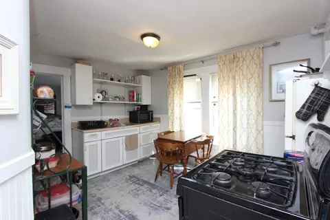 506 Gorham St, Lowell, MA 01852 photo 2