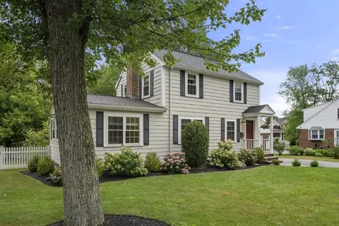 72 Hartshorn St, Reading, MA 01867