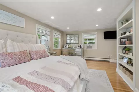 Bedroom - 72 Hartshorn St, Reading, MA 01867 photo 2 of 7