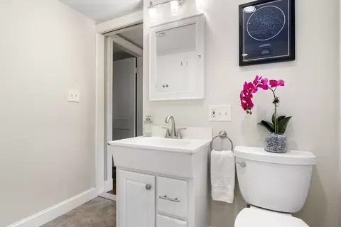 Bath - 72 Hartshorn St, Reading, MA 01867 photo 3 of 3