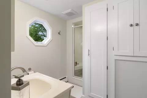 Bath - 72 Hartshorn St, Reading, MA 01867 photo 2 of 3