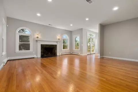 370 West St, Dedham, MA 02026 photo 2