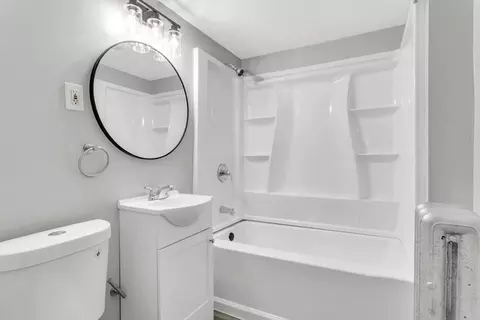 Bath - 17-19 Laurel St, Springfield, MA 01107 photo 2 of 3