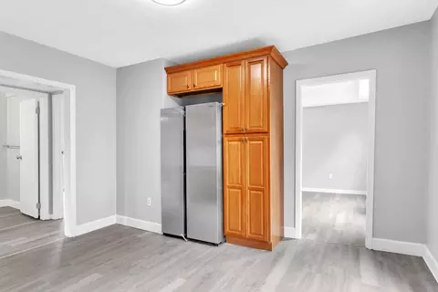 Entry Way - 17-19 Laurel St, Springfield, MA 01107 photo 1 of 4