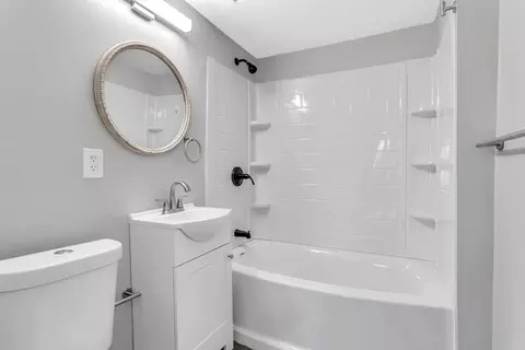 Bath - 17-19 Laurel St, Springfield, MA 01107 photo 1 of 3