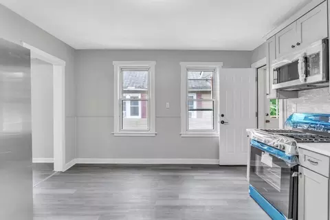 Entry Way - 17-19 Laurel St, Springfield, MA 01107 photo 3 of 4