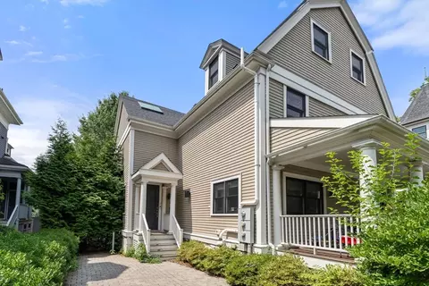 86 Babcock St #2, Brookline, MA 02446