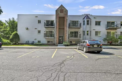 136 Central St #B7, Hudson, MA 01749