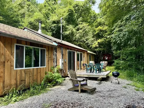 73 S Green River Rd, Colrain, MA 01340