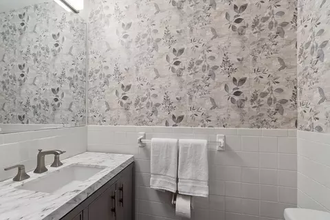 Bath - 45 Chute St, Reading, MA 01867 photo 1 of 2