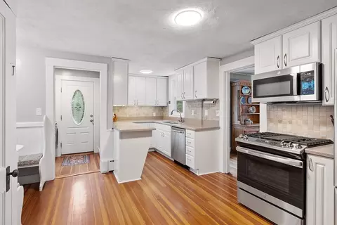 Entry Way - 45 Chute St, Reading, MA 01867 photo 5 of 5