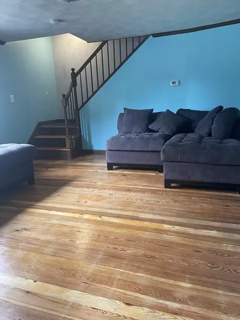 101 Laurence St, Springfield, MA 01104 photo 5