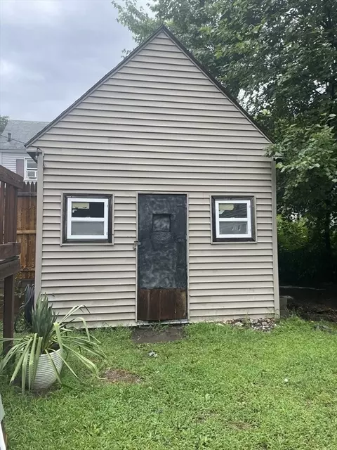 101 Laurence St, Springfield, MA 01104 photo 38