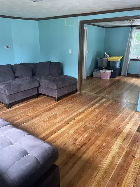 101 Laurence St, Springfield, MA 01104 photo 6