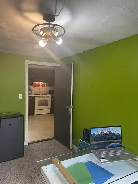 101 Laurence St, Springfield, MA 01104 photo 13