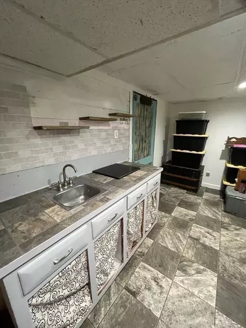 101 Laurence St, Springfield, MA 01104 photo 33