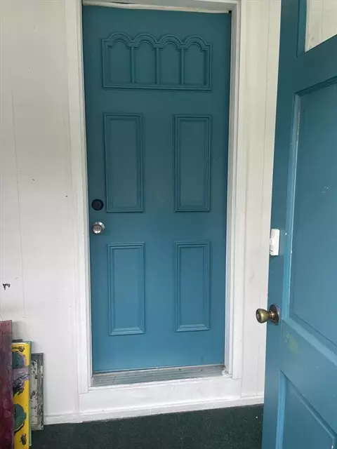 101 Laurence St, Springfield, MA 01104 photo 2