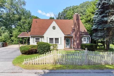24 Warwick St, Auburn, MA 01501