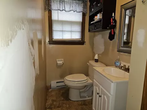 37 3rd St #A, Webster, MA 01570 photo 8