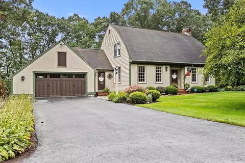 55 Le Ann Dr, Seekonk, MA 02771