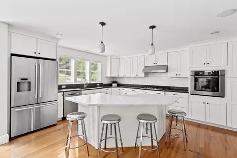 16 Park Cir, Hingham, MA 02043 photo 2