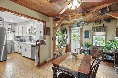Entry Way - 133 State Ave, Killingly, CT 06241 photo 1 of 1