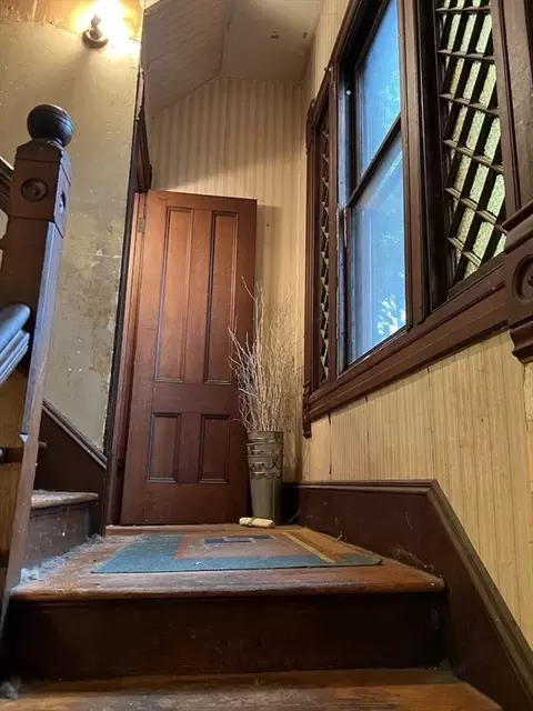 Entry Way - 142 Westminster St, Springfield, MA 01109 photo 7 of 7