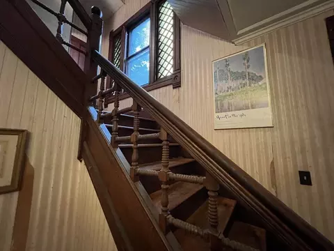 Entry Way - 142 Westminster St, Springfield, MA 01109 photo 2 of 7