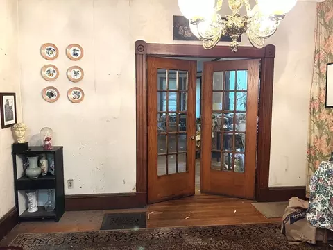 Entry Way - 142 Westminster St, Springfield, MA 01109 photo 5 of 7