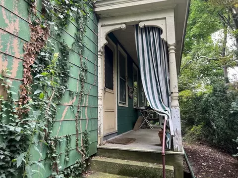 Exterior - 142 Westminster St, Springfield, MA 01109 photo 3 of 7