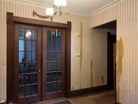 Entry Way - 142 Westminster St, Springfield, MA 01109 photo 4 of 7